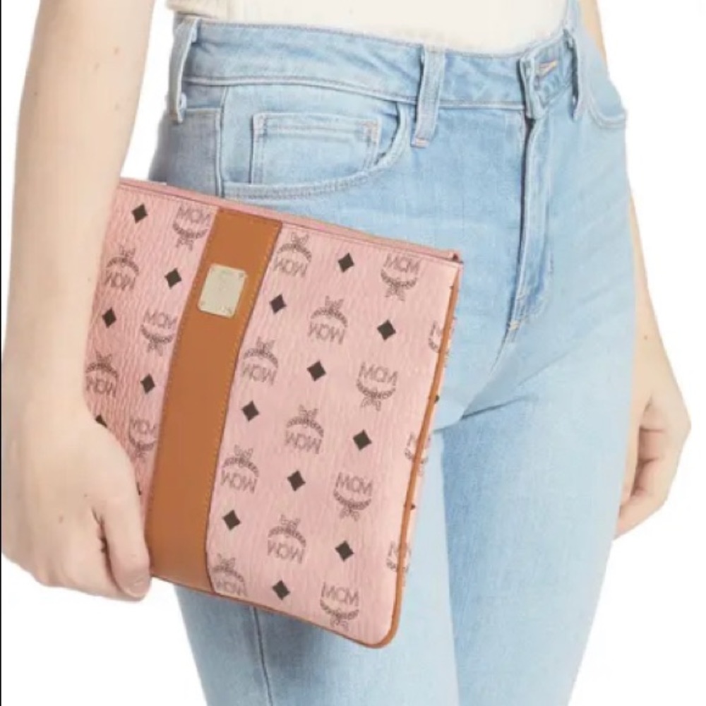 ⛔️SOLD⛔️Auth.MCM logo Diamond Leather zip clutch - Picture 14 of 15